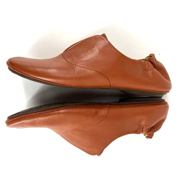 Chocolat Blu Cassie Slip on Brown Leather Flats (7) - Picture 8 of 10